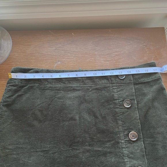Green corduroy mini skirt - Picture 4 of 4
